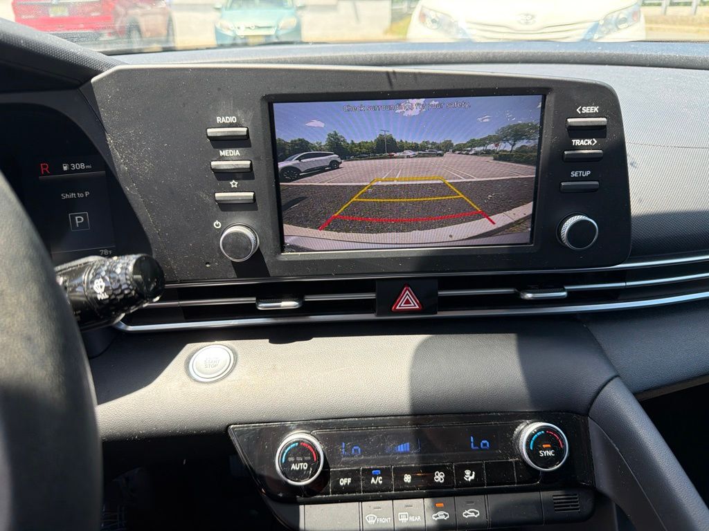Thumbnail: 2022 Hyundai Elantra - 22
