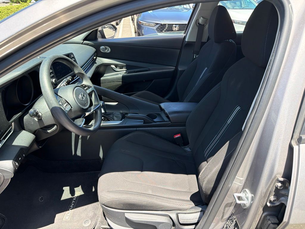 Thumbnail: 2022 Hyundai Elantra - 6