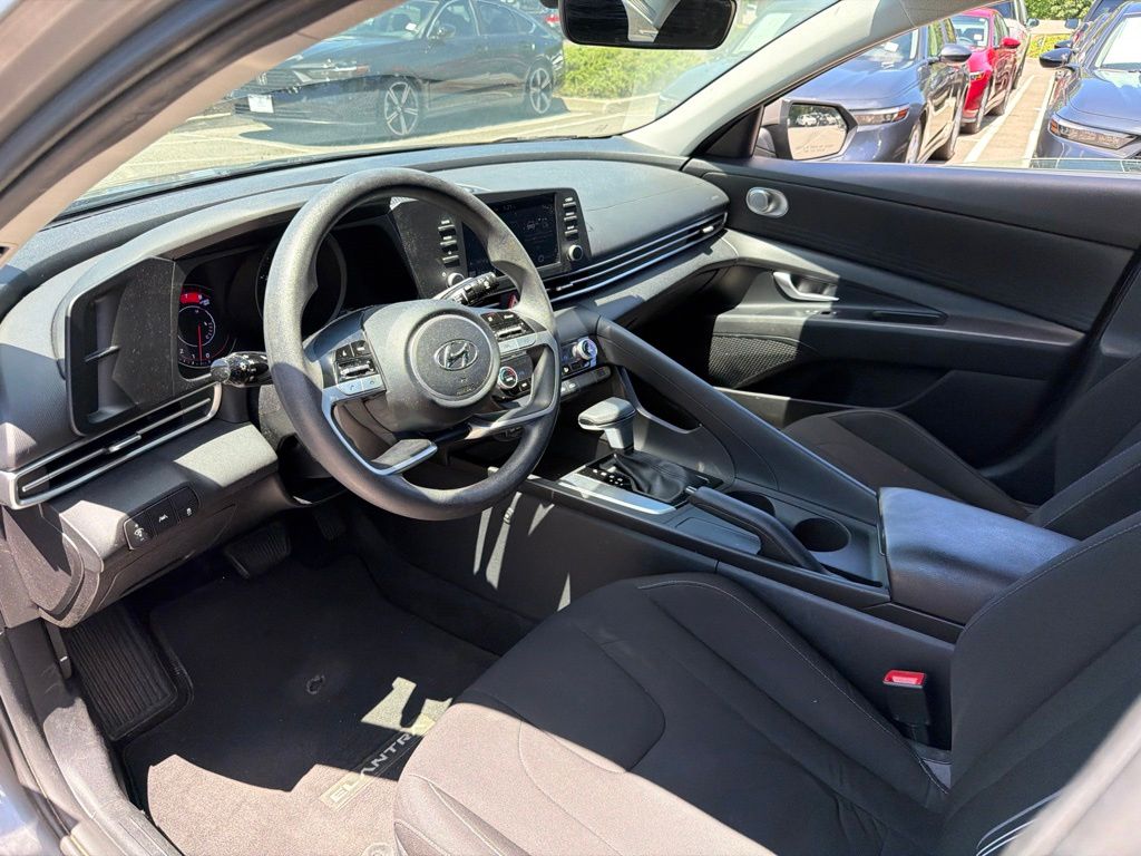 Thumbnail: 2022 Hyundai Elantra - 5
