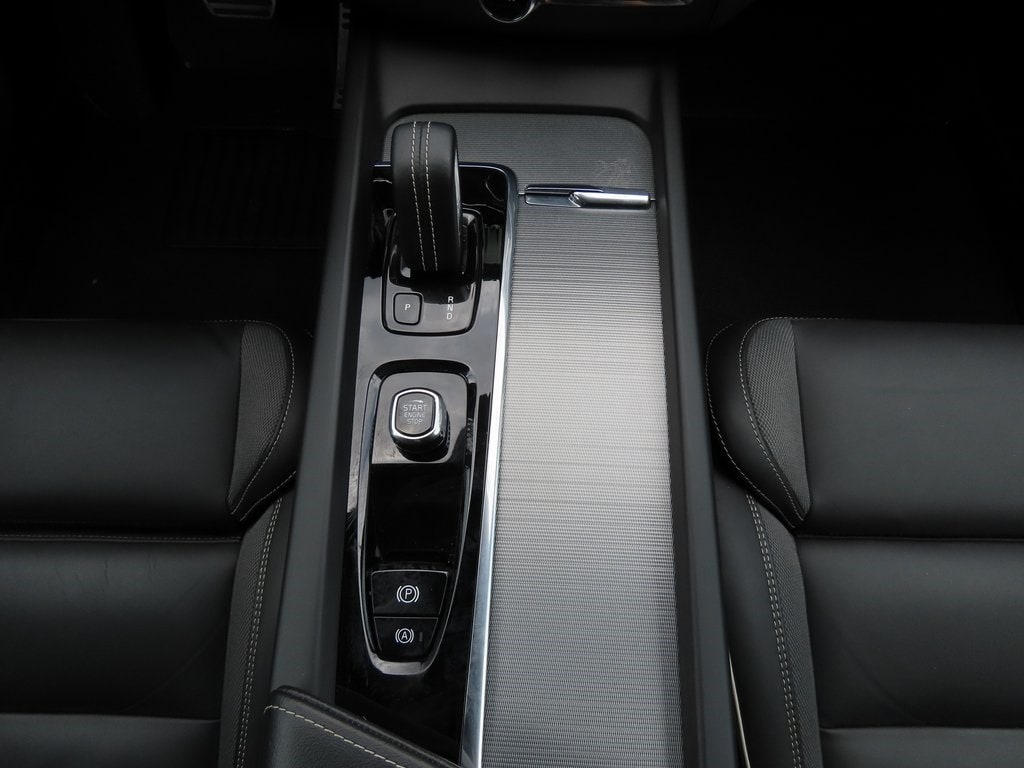 2022 Volvo XC60 T8 Polestar 15