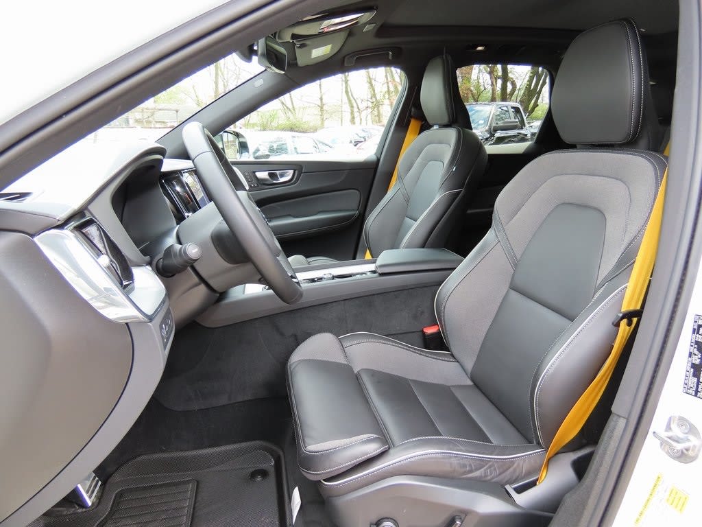 2022 Volvo XC60 T8 Polestar 12