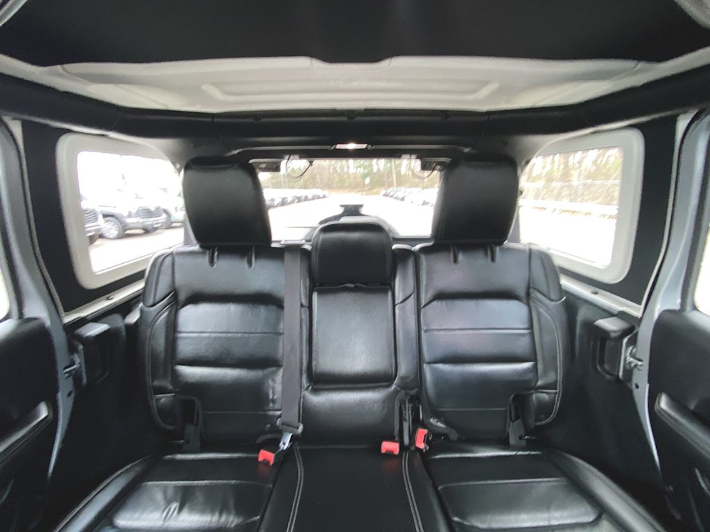 2018 Jeep Wrangler Unlimited Sahara 28