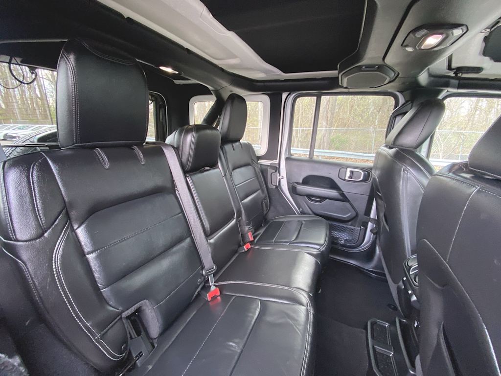 2018 Jeep Wrangler Unlimited Sahara 27