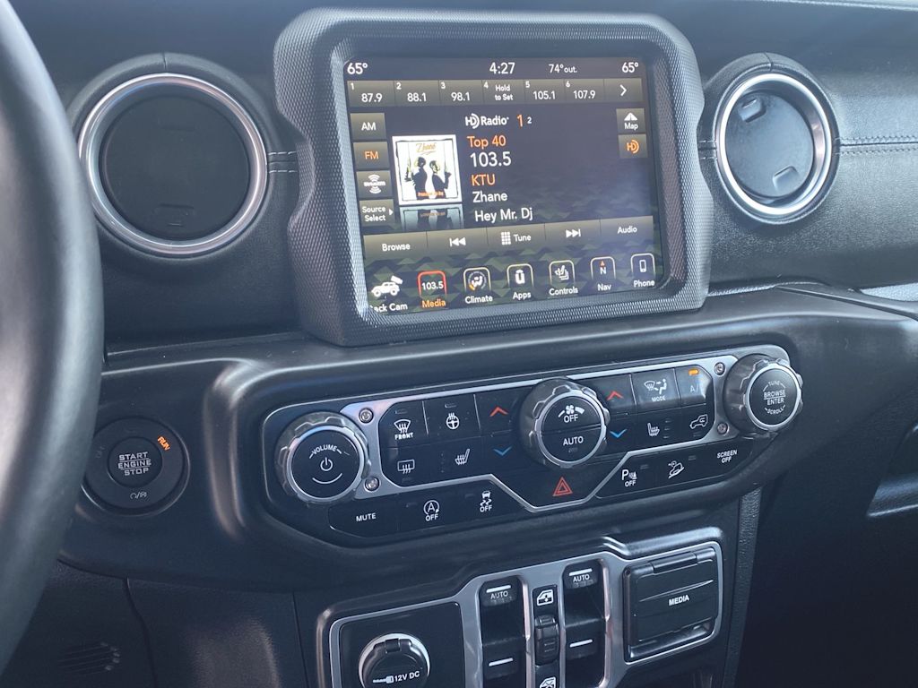 2018 Jeep Wrangler Unlimited Sahara 29