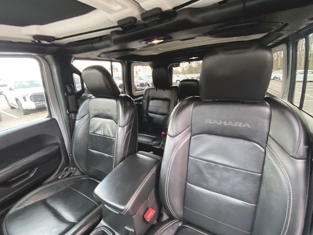 2018 Jeep Wrangler Unlimited Sahara 9