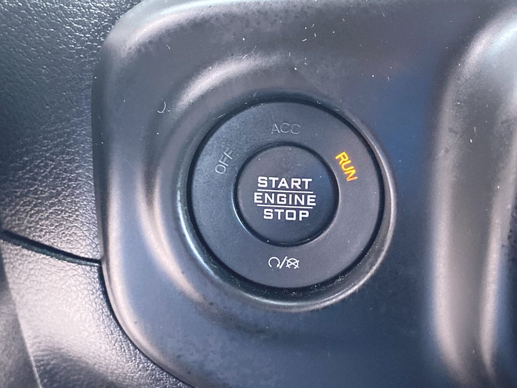 2018 Jeep Wrangler Unlimited Sahara 32