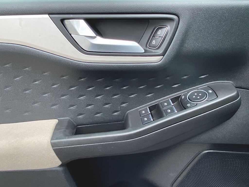2020 Ford Escape SE 25
