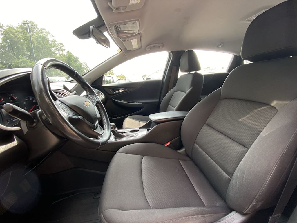 Thumbnail: 2021 Chevrolet Malibu - 10