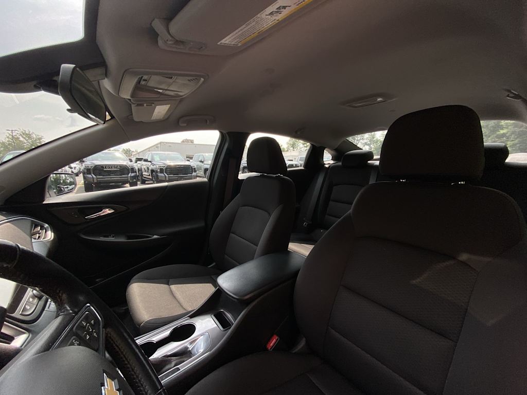 Thumbnail: 2021 Chevrolet Malibu - 12
