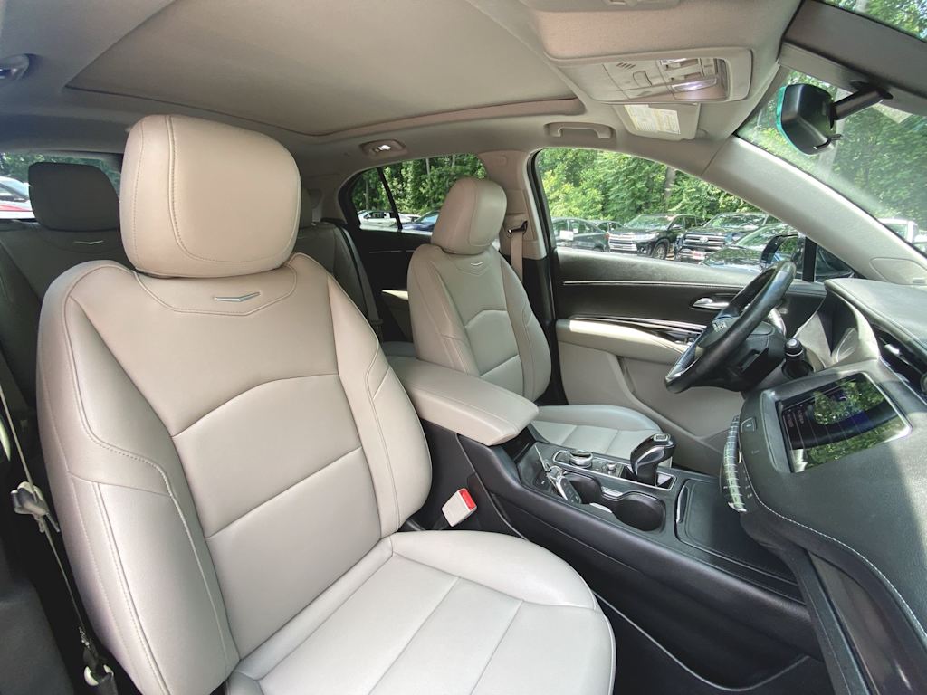 Thumbnail: 2019 Cadillac XT4 - 24