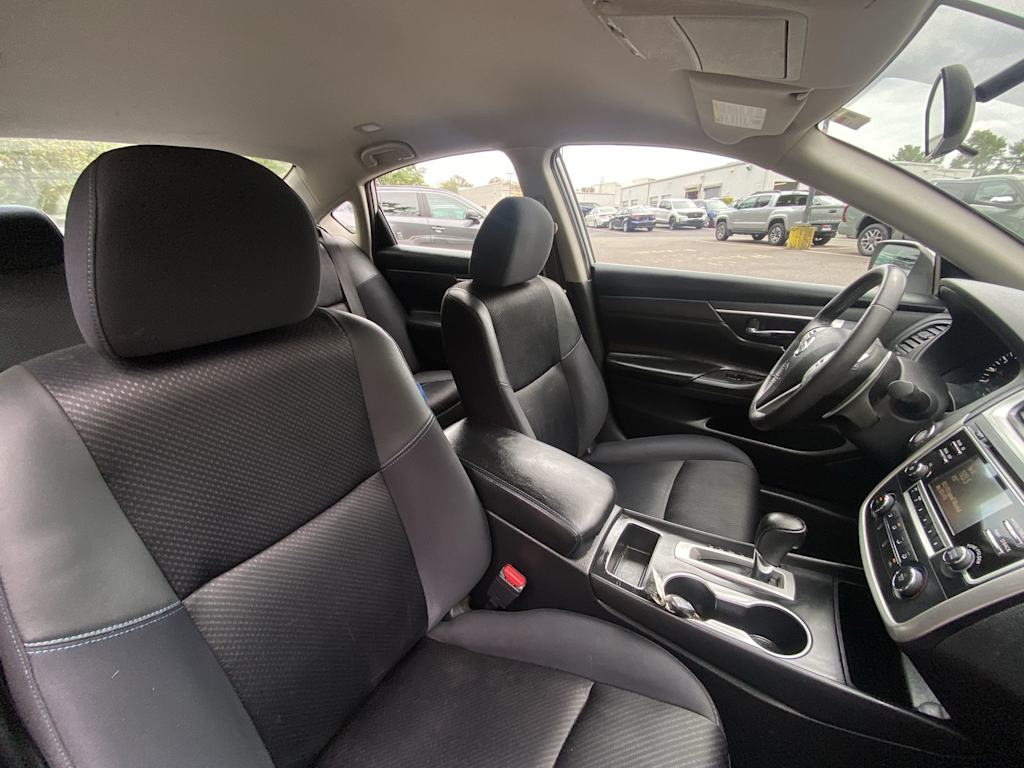 Thumbnail: 2016 Nissan Altima - 25