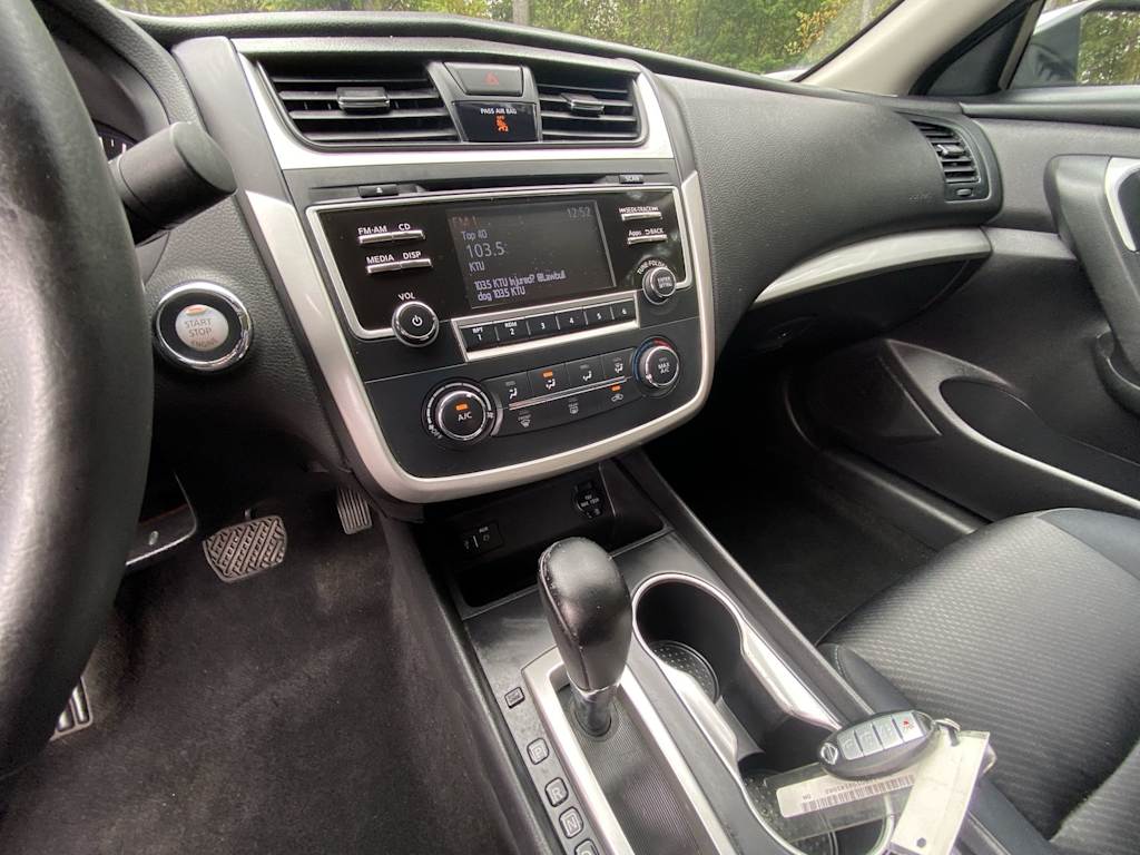 Thumbnail: 2016 Nissan Altima - 12