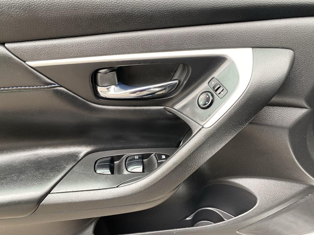 Thumbnail: 2016 Nissan Altima - 23