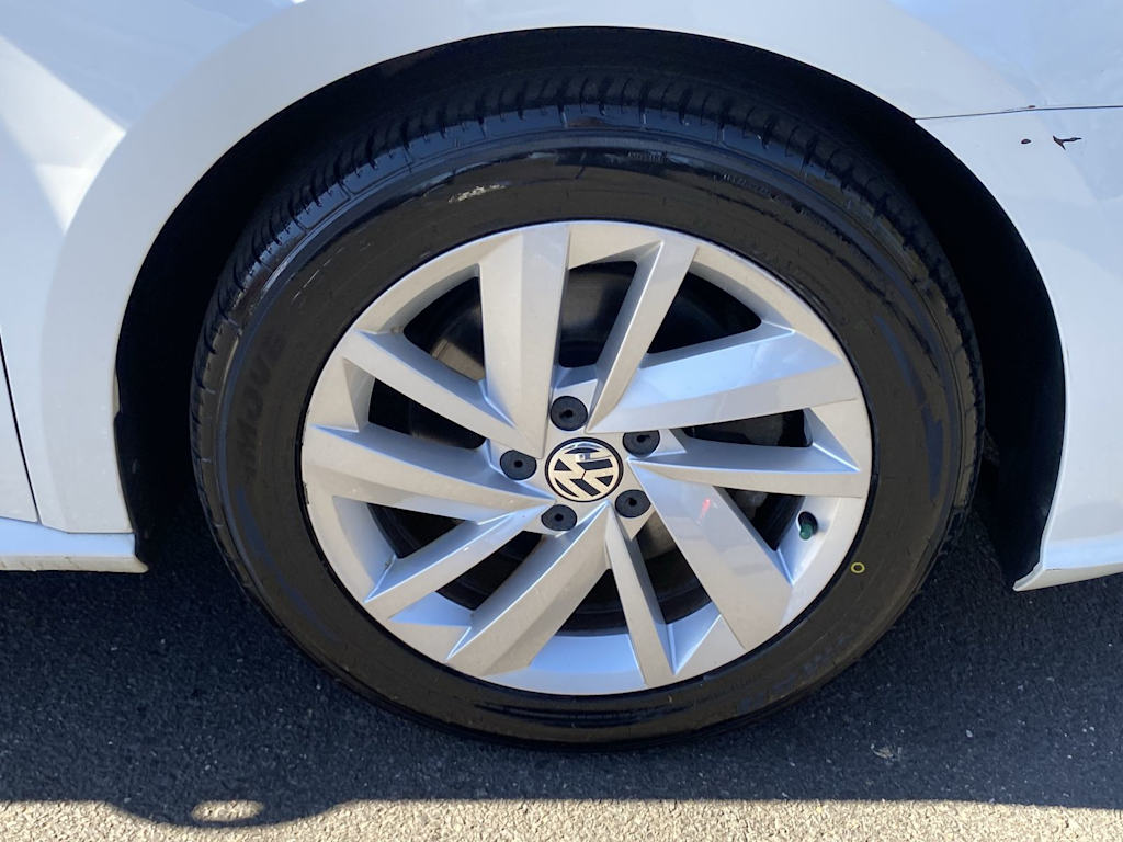 Thumbnail: 2018 Volkswagen Passat - 21