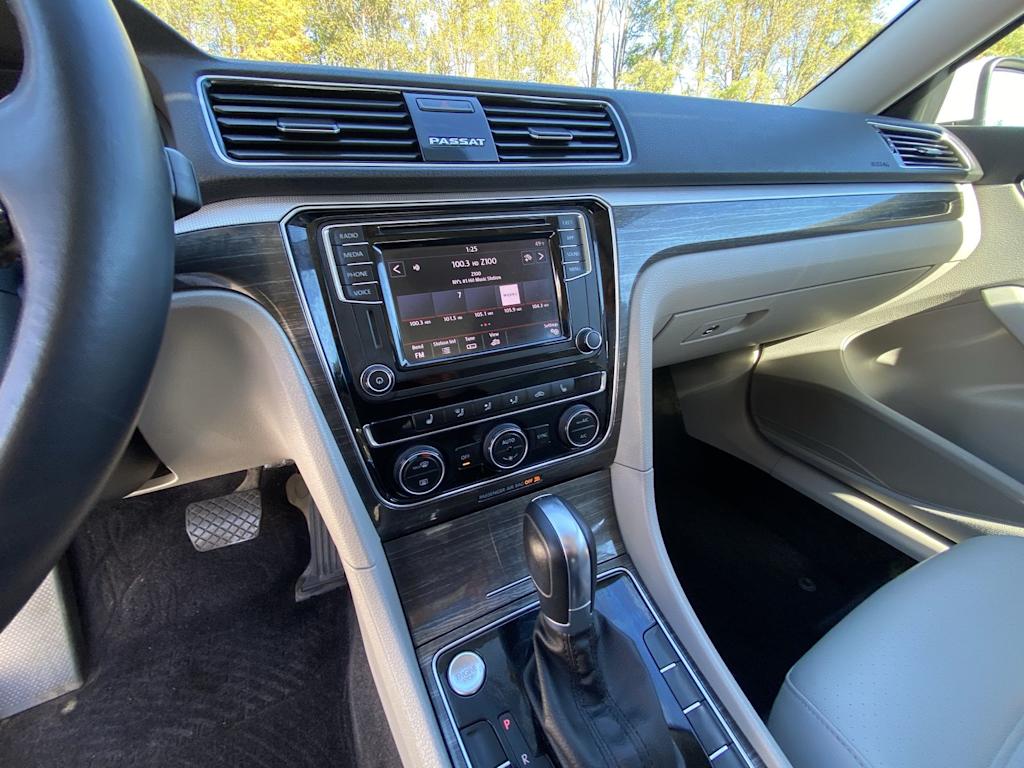 Thumbnail: 2018 Volkswagen Passat - 13