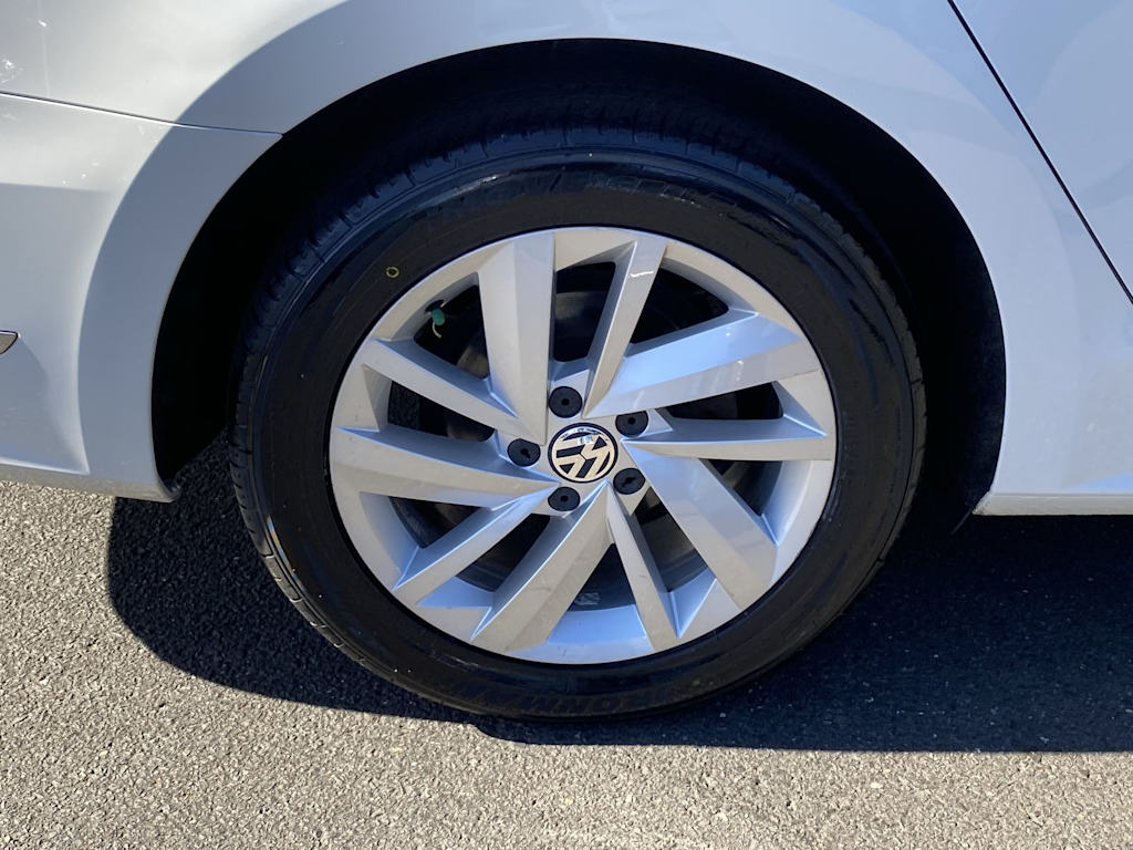 Thumbnail: 2018 Volkswagen Passat - 20