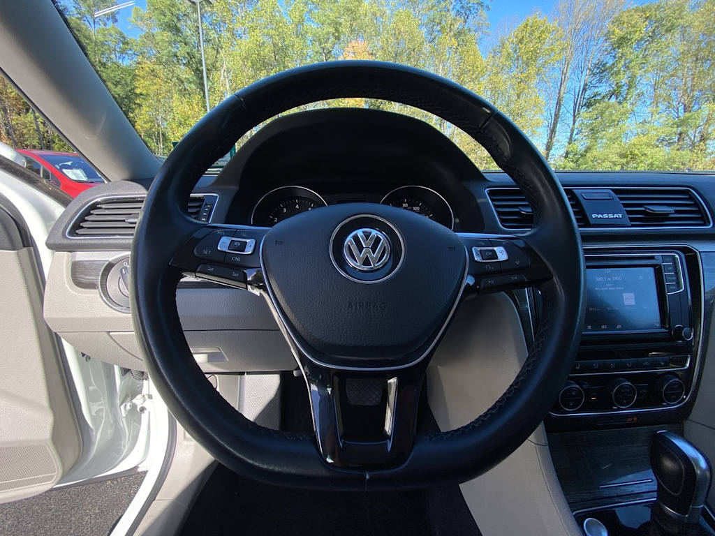 Thumbnail: 2018 Volkswagen Passat - 8