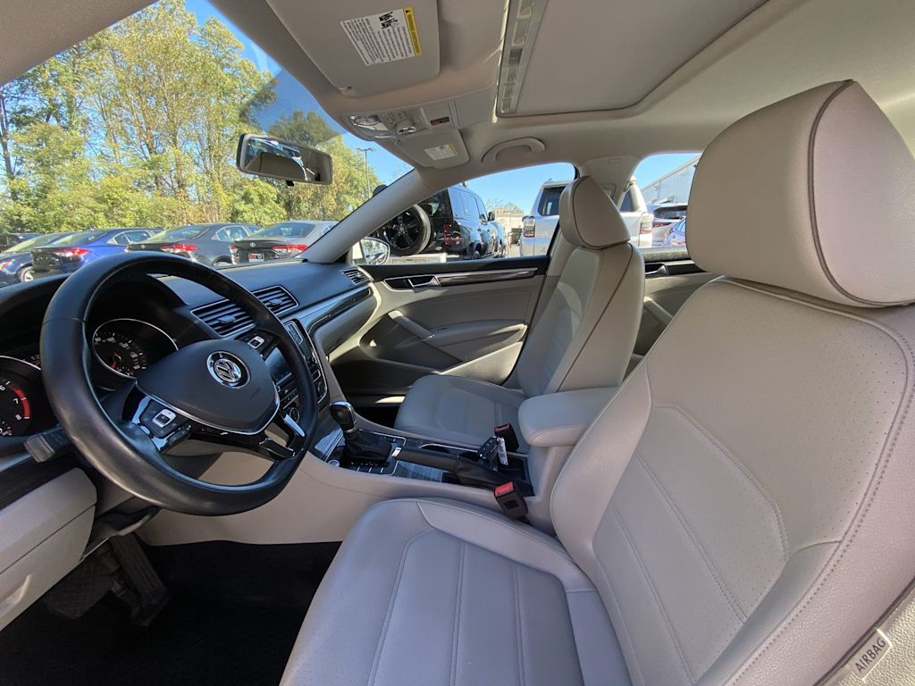 Thumbnail: 2018 Volkswagen Passat - 9