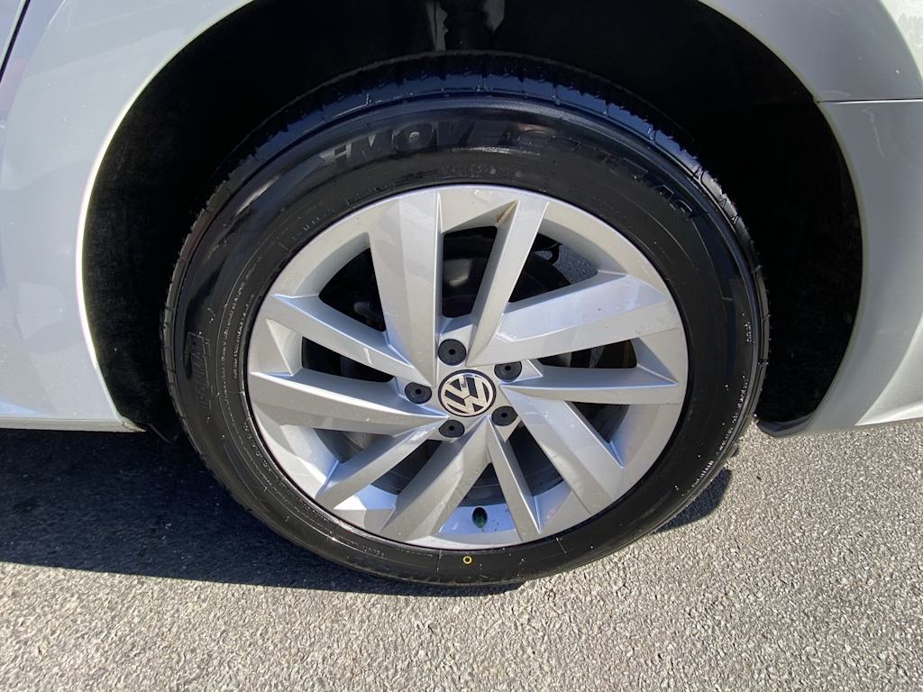 Thumbnail: 2018 Volkswagen Passat - 19