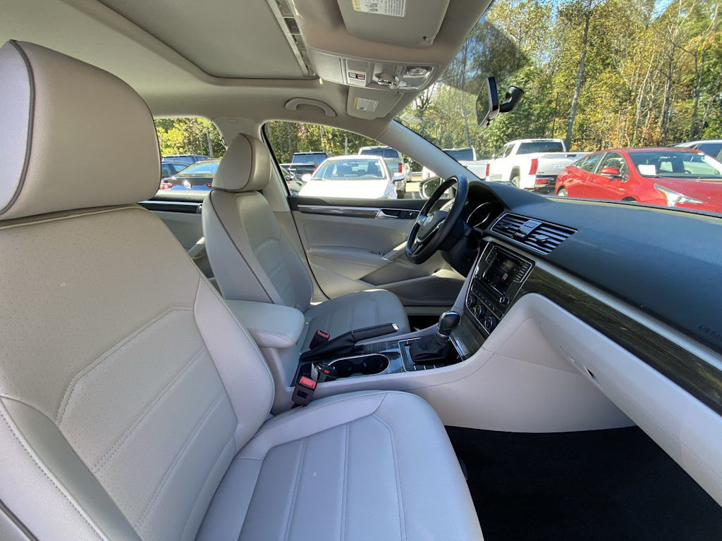 Thumbnail: 2018 Volkswagen Passat - 10