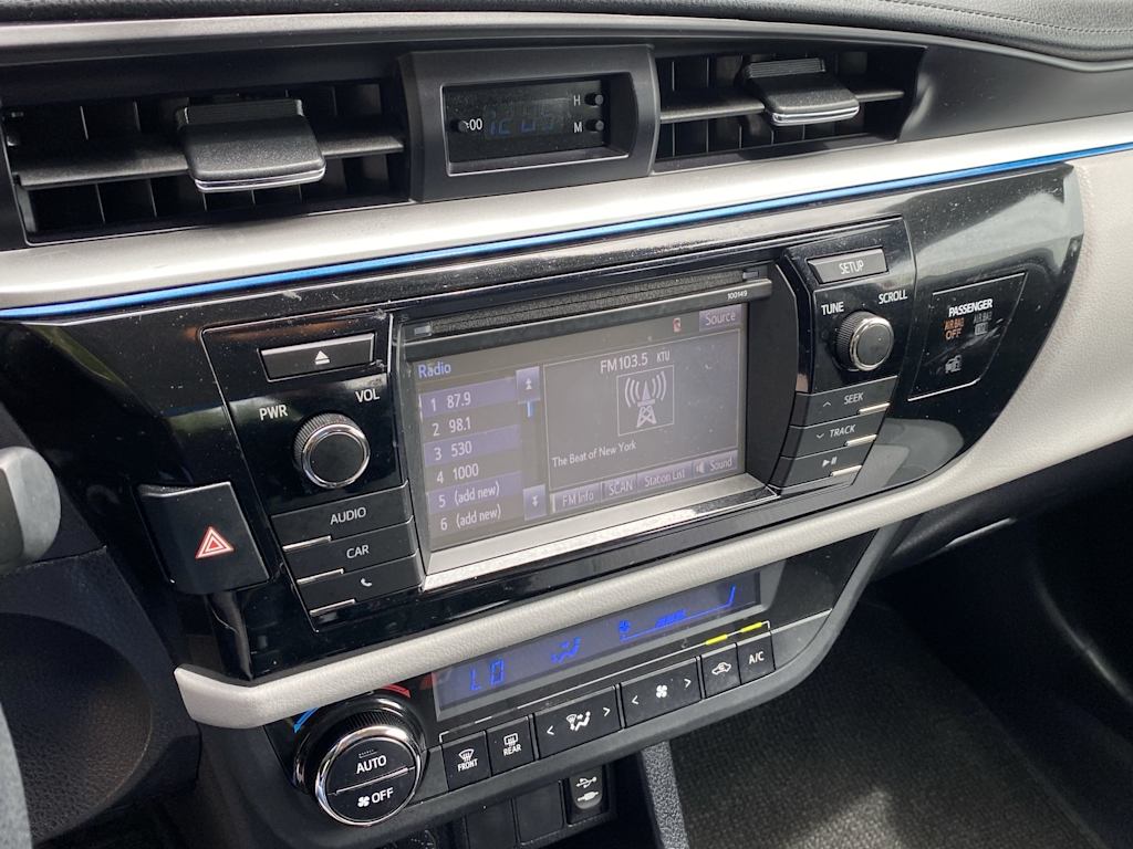 Thumbnail: 2015 Toyota Corolla - 28