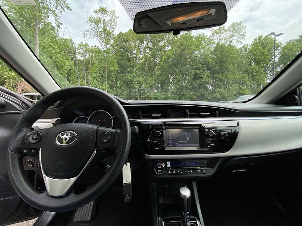 Thumbnail: 2015 Toyota Corolla - 2