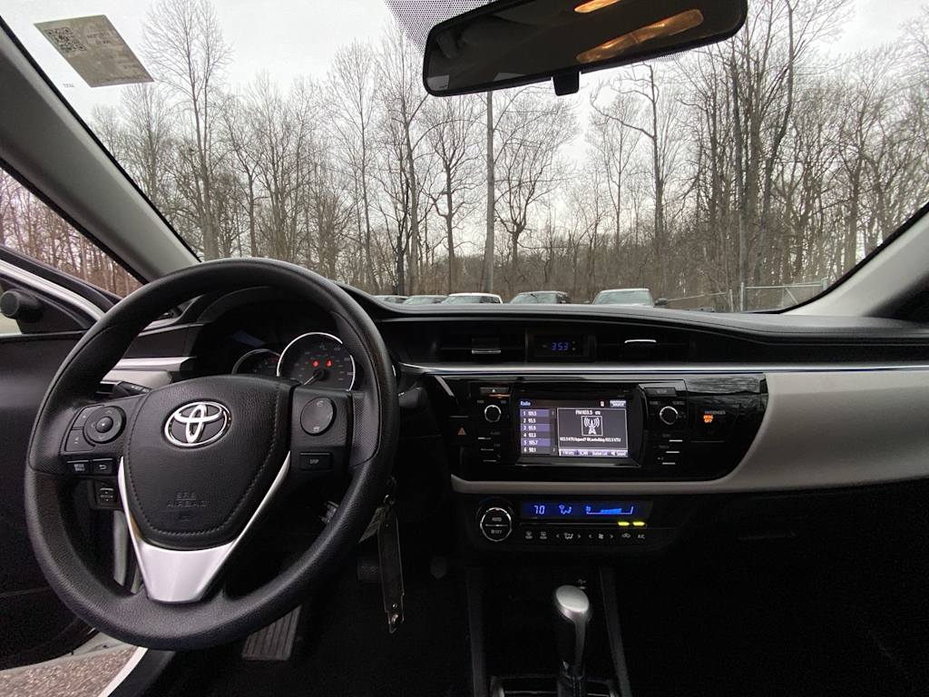 Thumbnail: 2015 Toyota Corolla - 8