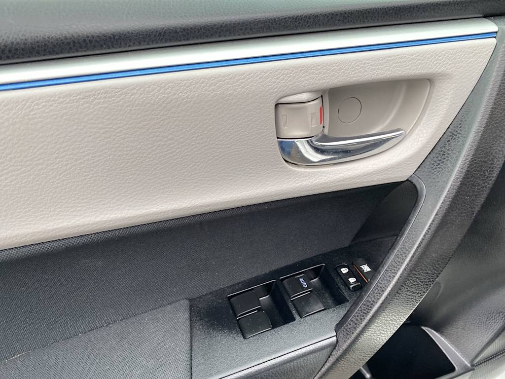 Thumbnail: 2015 Toyota Corolla - 31