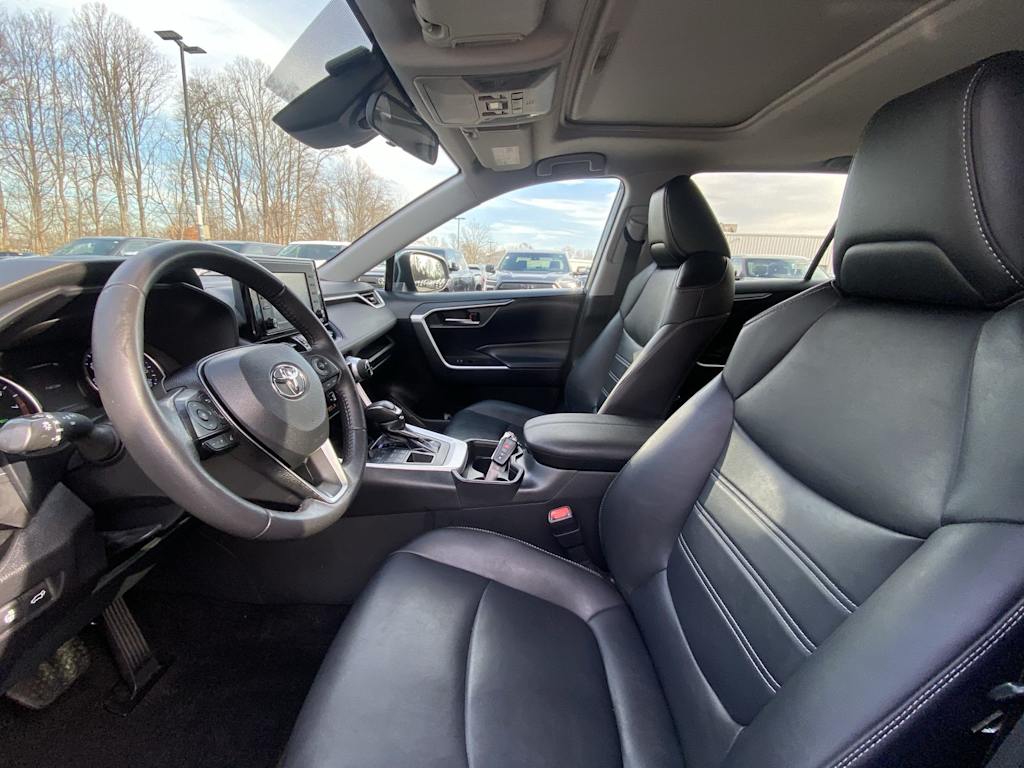 Thumbnail: 2021 Toyota RAV4 - 8