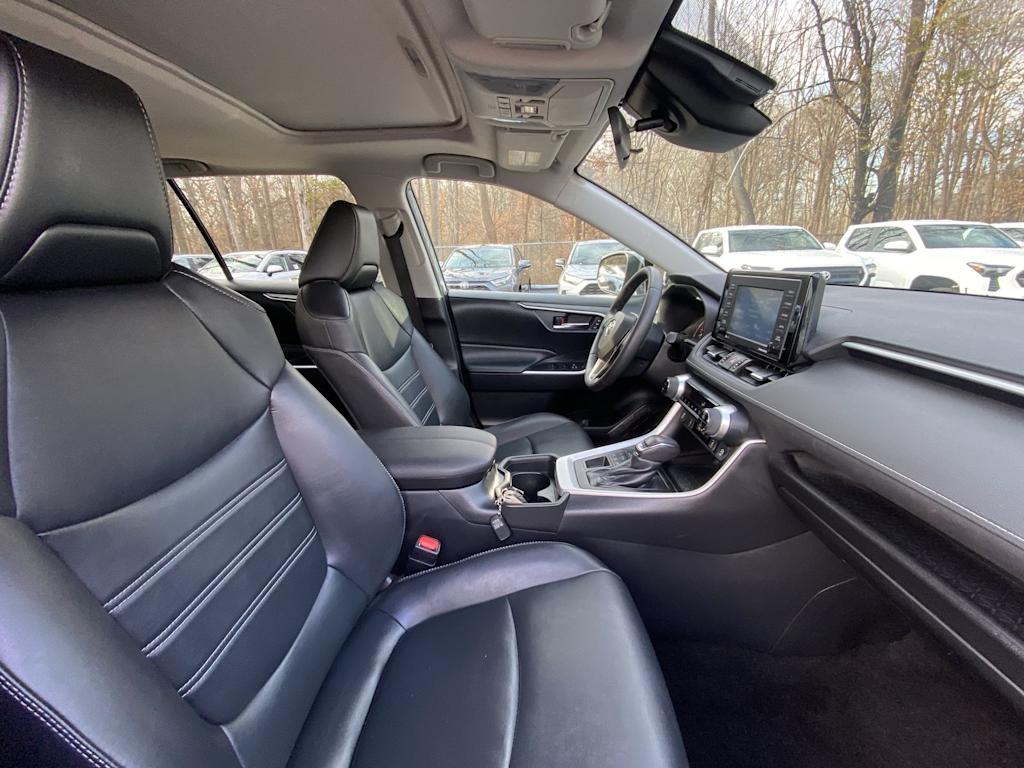 Thumbnail: 2021 Toyota RAV4 - 28