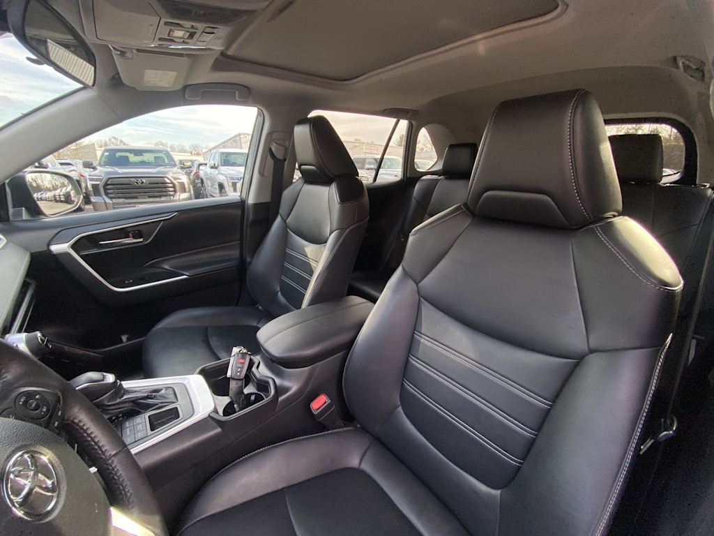 Thumbnail: 2021 Toyota RAV4 - 9