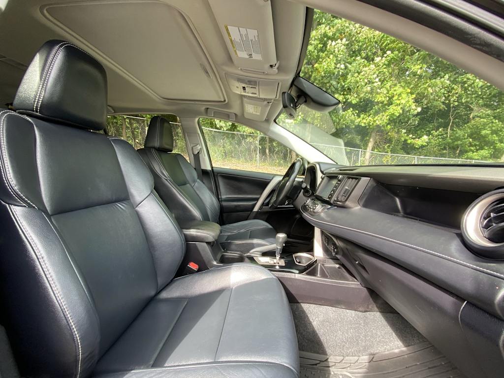 Thumbnail: 2017 Toyota RAV4 - 32