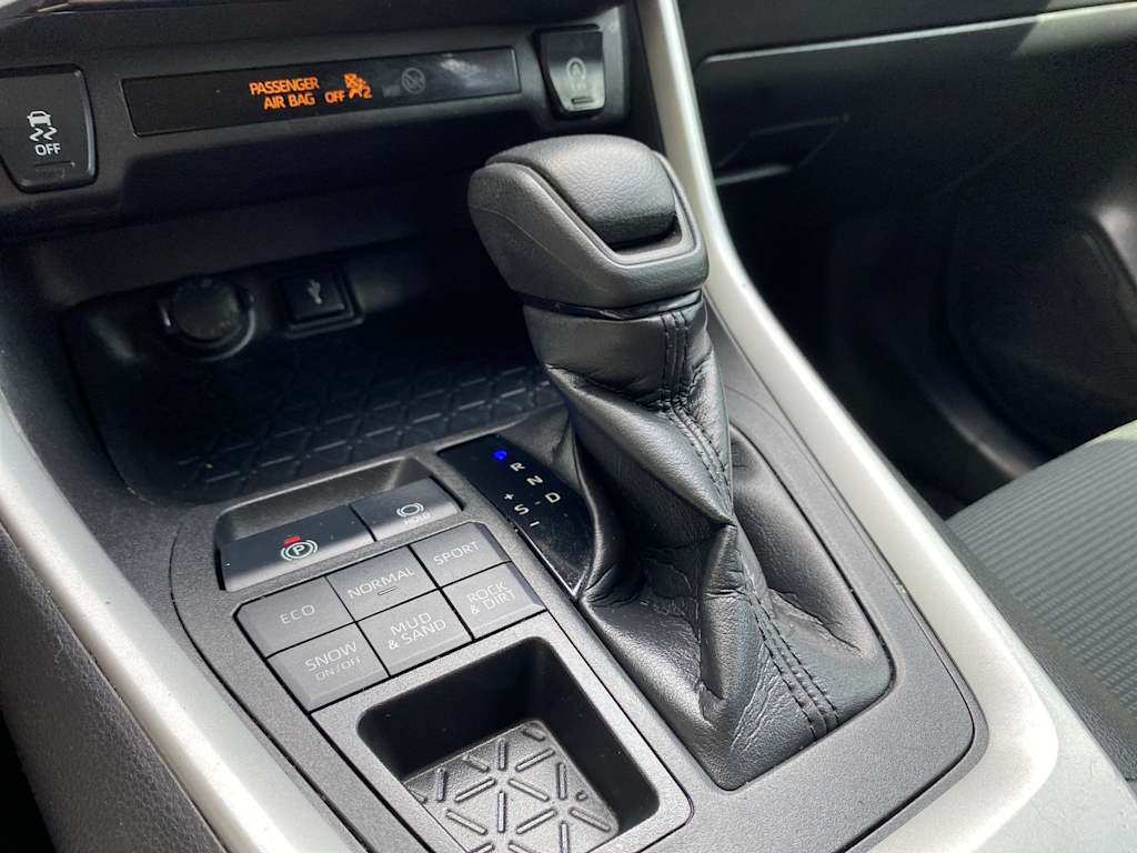 Thumbnail: 2021 Toyota RAV4 - 15