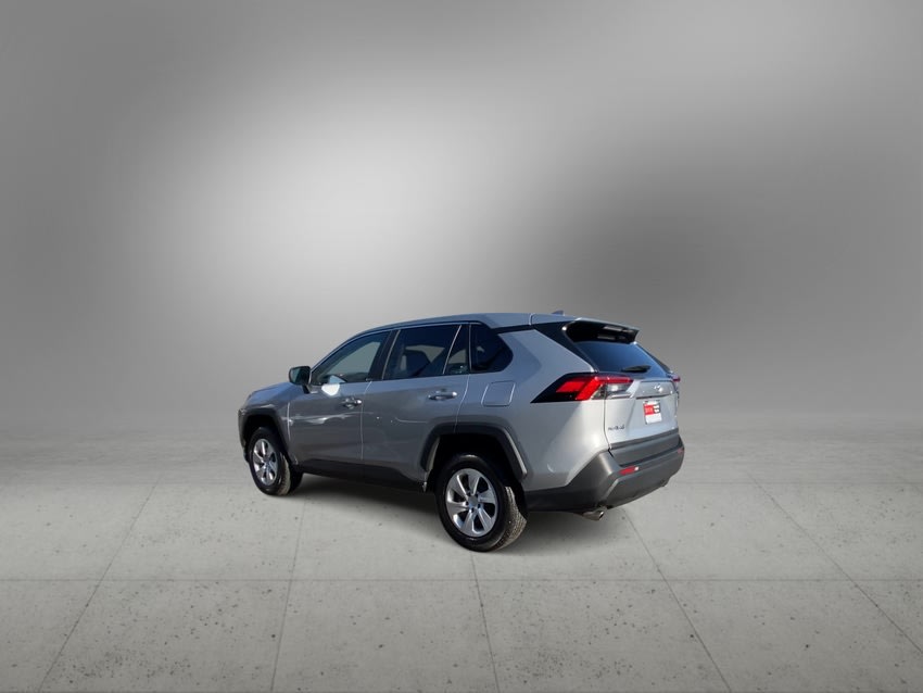 2022 Toyota RAV4 LE 5