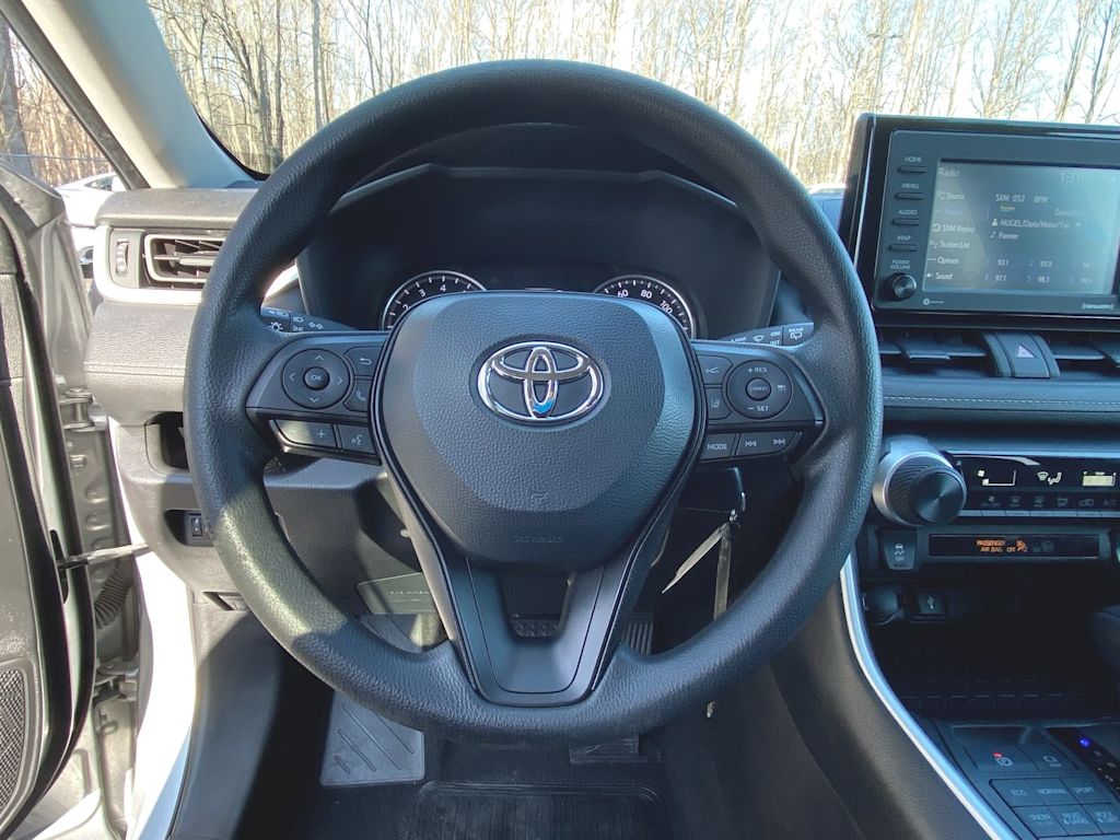 2022 Toyota RAV4 LE 11