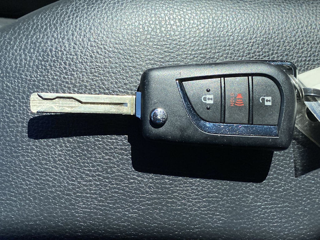 Thumbnail: 2023 Toyota RAV4 - 32