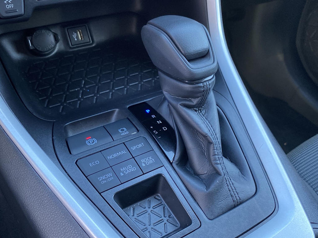 Thumbnail: 2025 Toyota RAV4 - 12