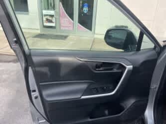 Thumbnail: 2021 Toyota RAV4 - 24