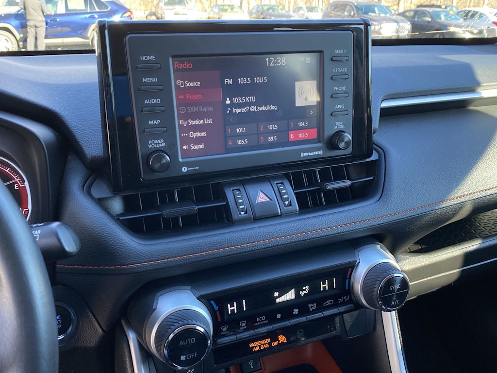 Thumbnail: 2022 Toyota RAV4 - 11