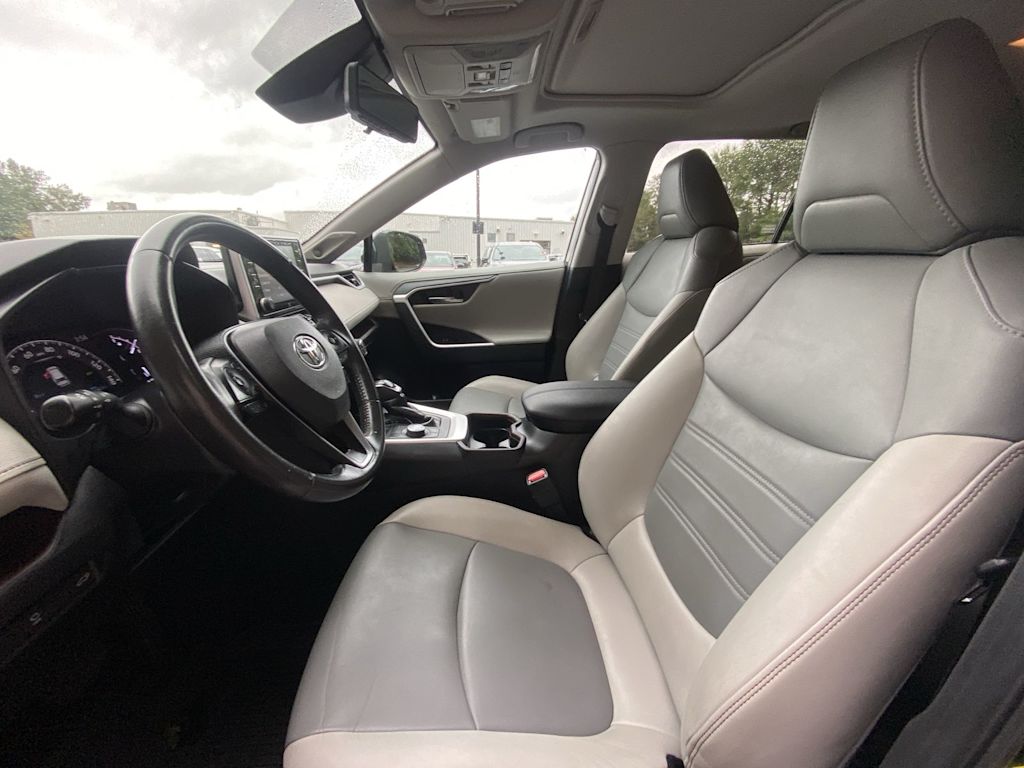 Thumbnail: 2019 Toyota RAV4 - 10