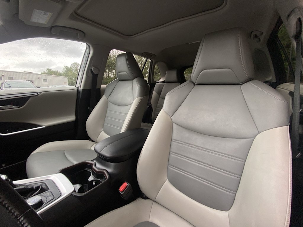 Thumbnail: 2019 Toyota RAV4 - 11