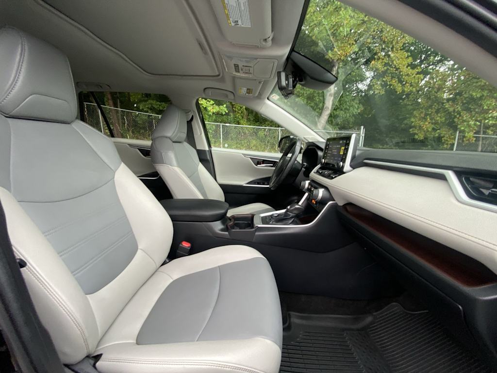 Thumbnail: 2019 Toyota RAV4 - 31