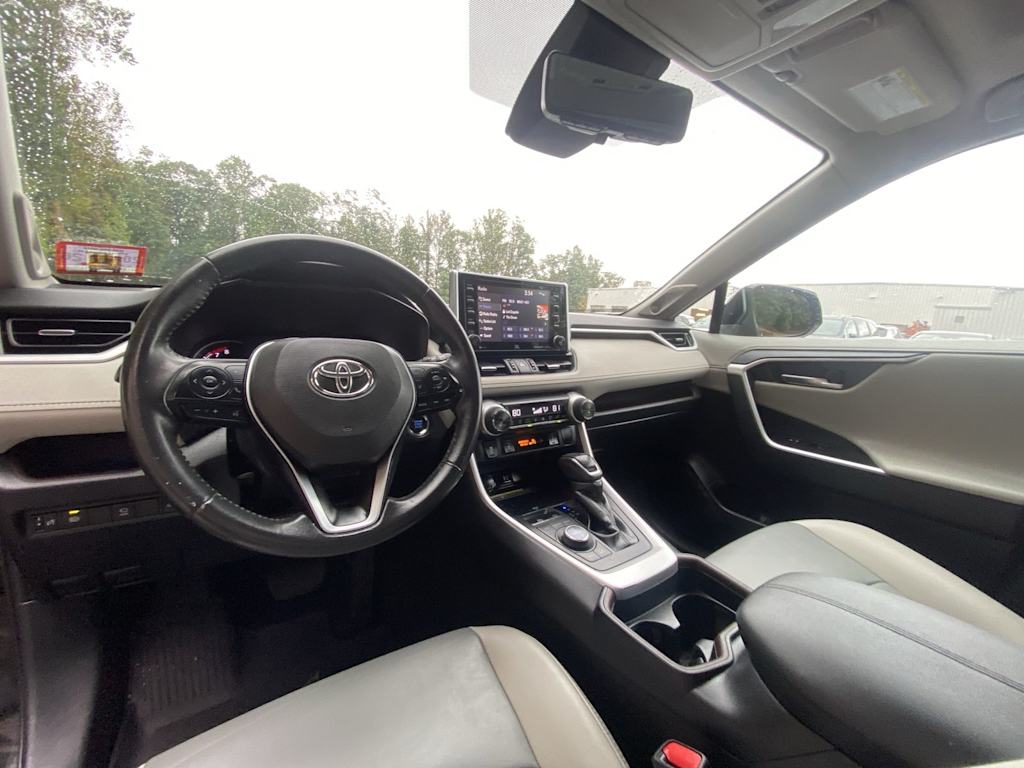Thumbnail: 2019 Toyota RAV4 - 9