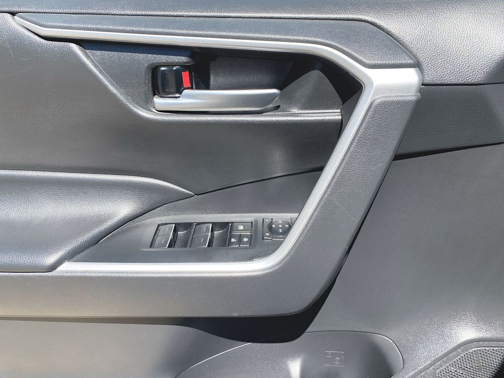 2023 Toyota RAV4 XLE 25