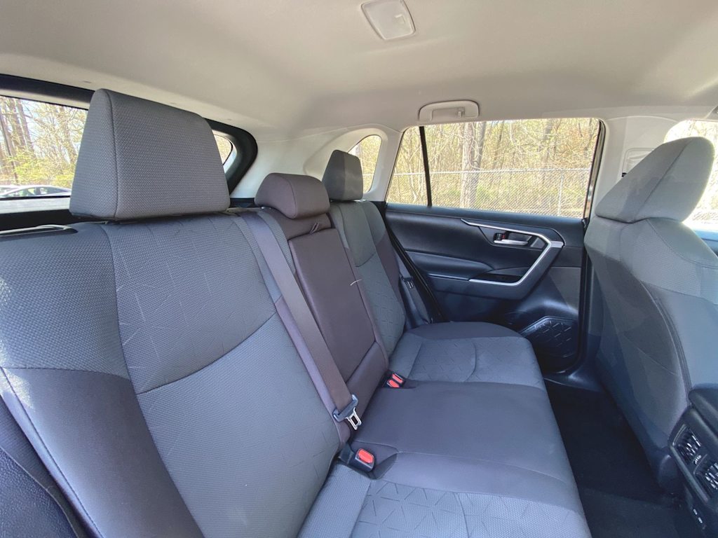 2023 Toyota RAV4 XLE 28