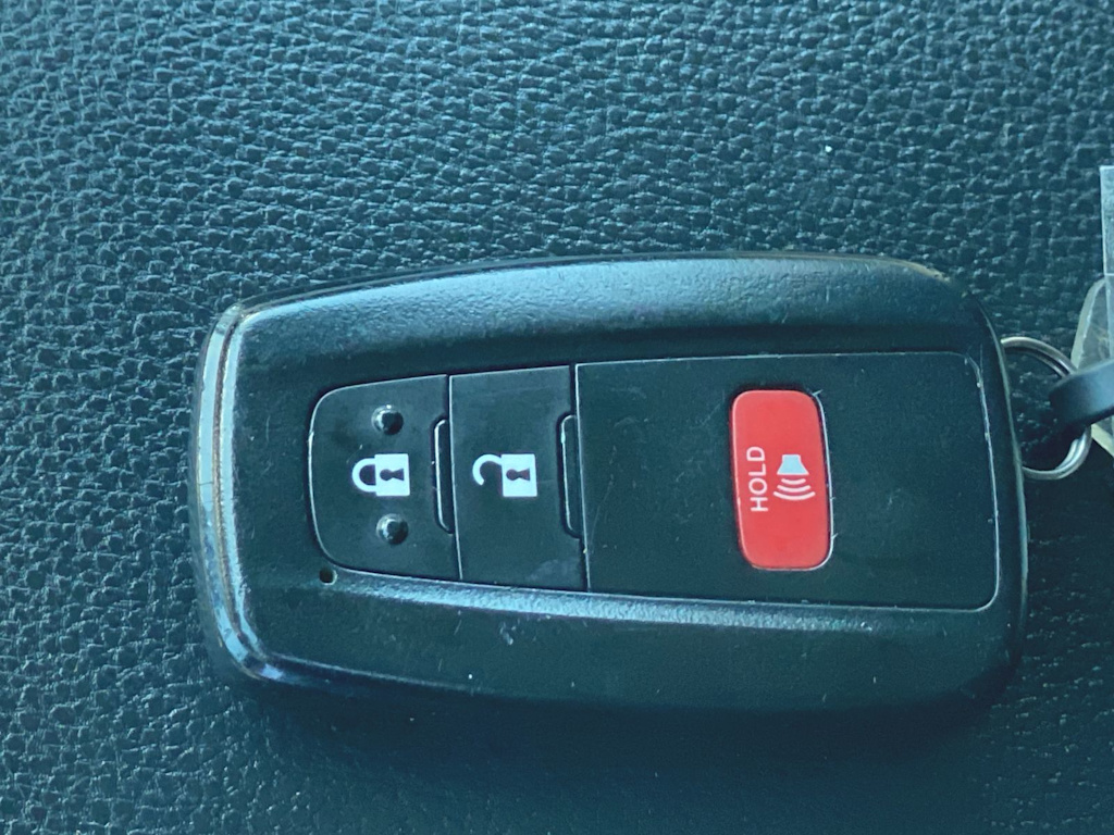 2023 Toyota RAV4 XLE 16