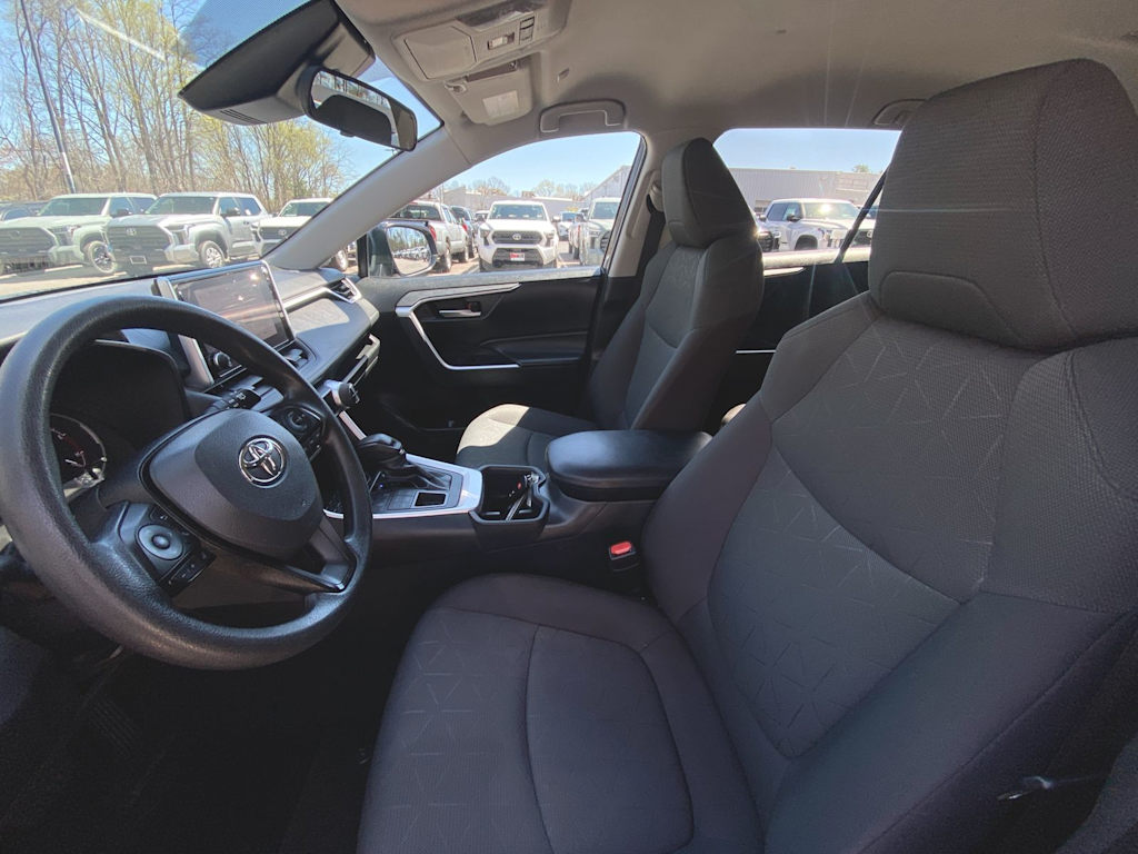 2023 Toyota RAV4 XLE 8