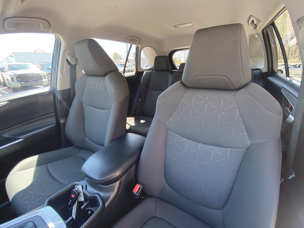 2023 Toyota RAV4 XLE 9
