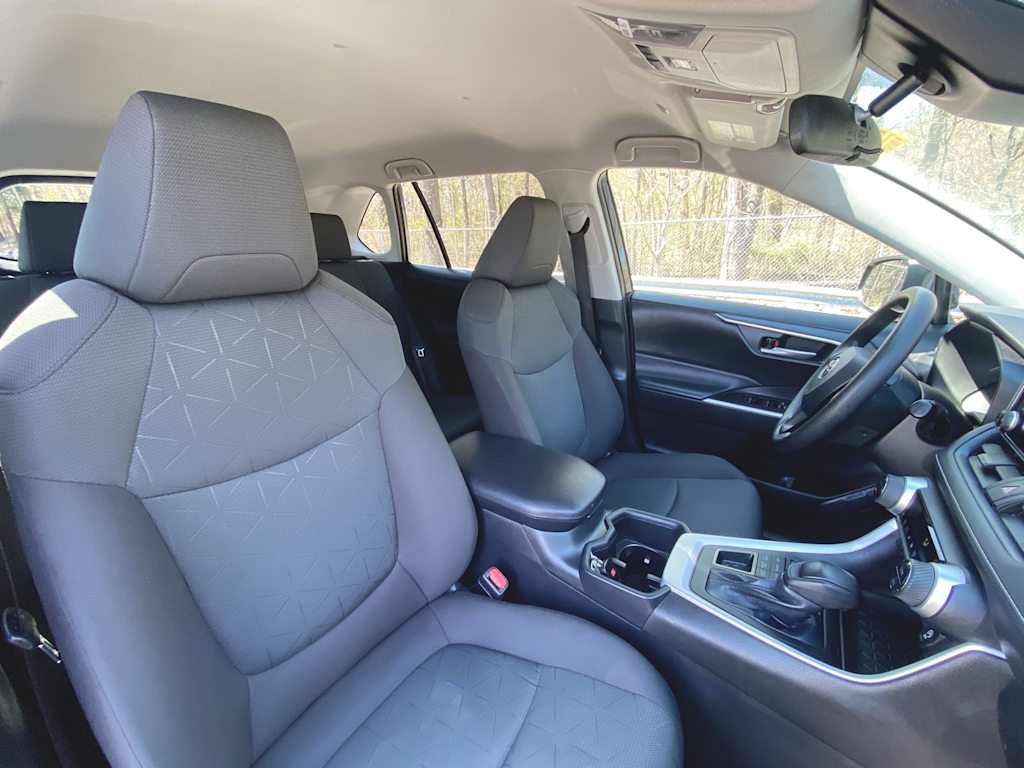 2023 Toyota RAV4 XLE 27