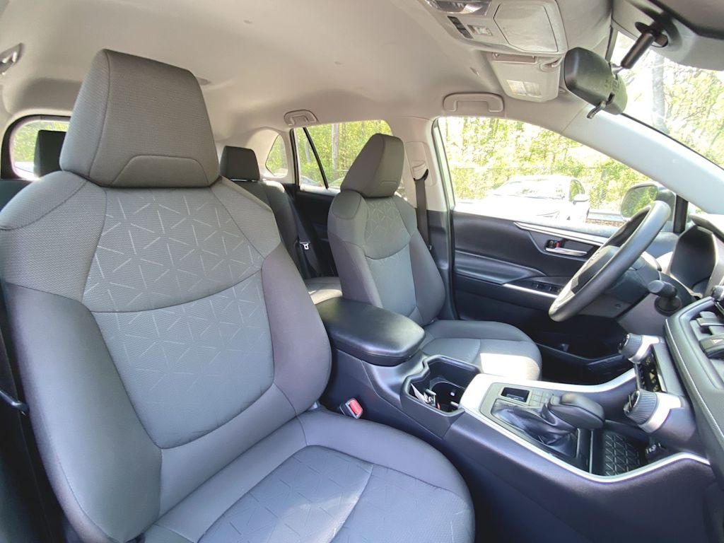 2024 Toyota RAV4 XLE 27